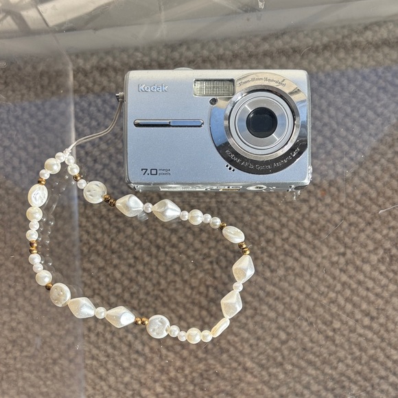 Kodak Easyshare M753 7 MP Digital Camera with 3xOptical Zoom (Silver)